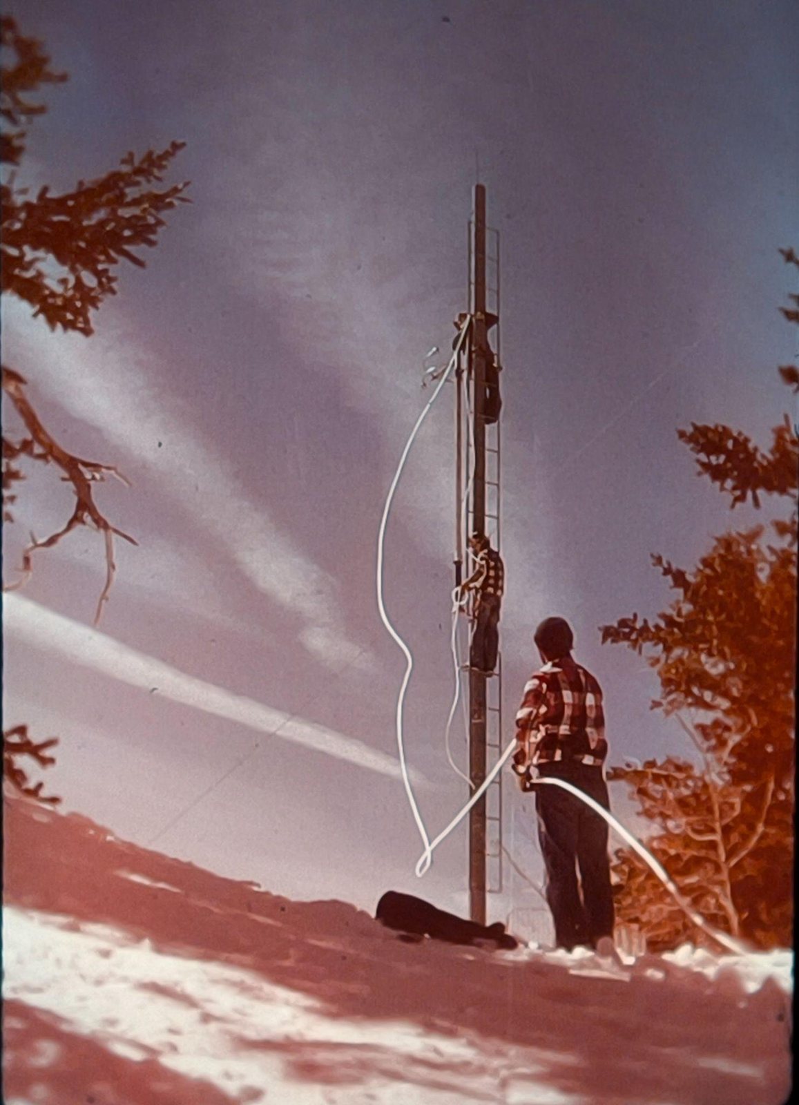 KLYT’s first Sandia Crest transmitter tower (John Duffy)